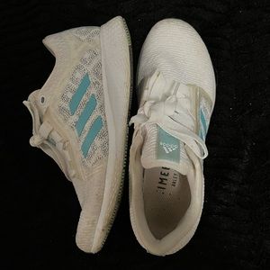 Adidas tennis shoes size 8